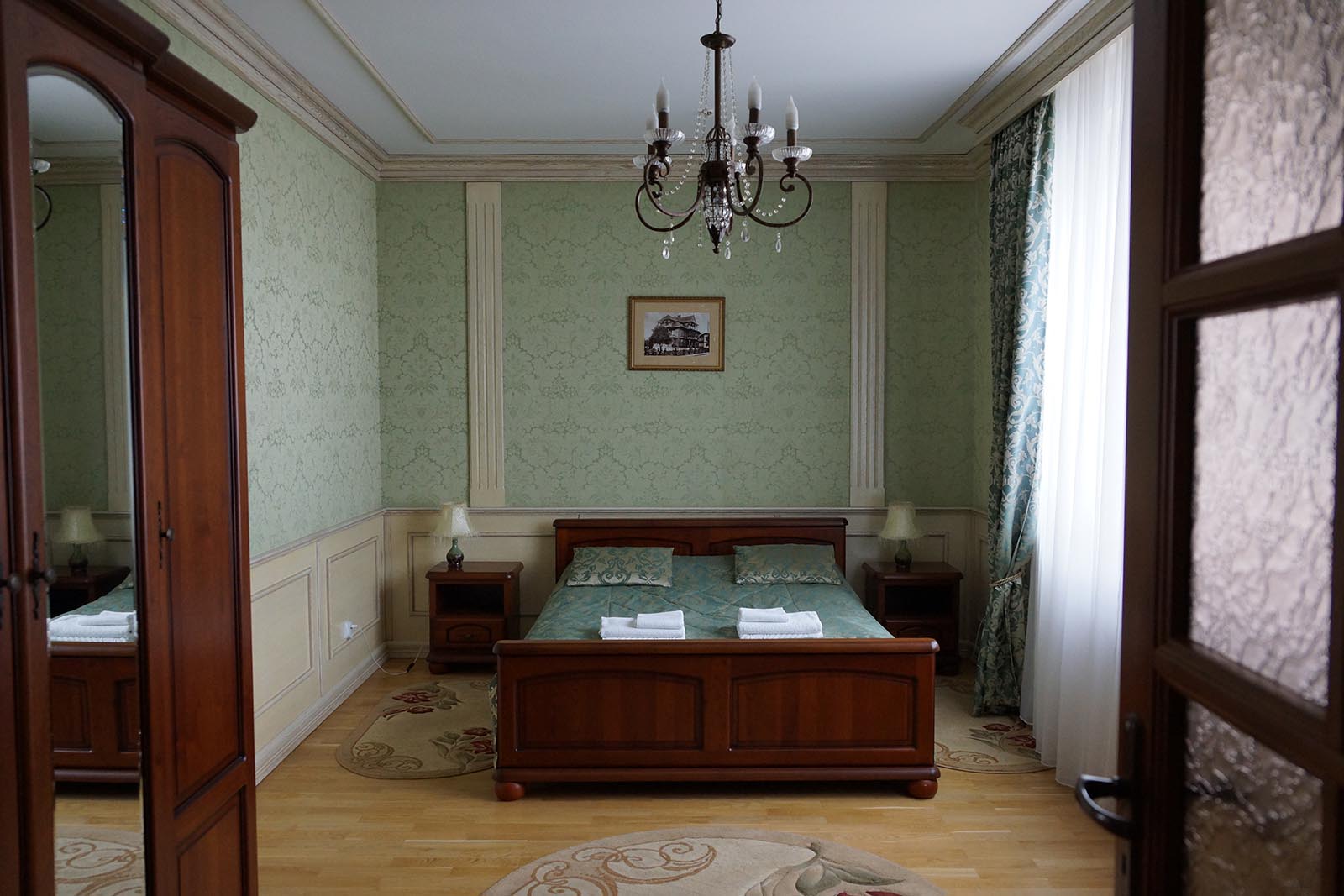 Senator Truskavets Three-bedroom super luxury bedroom